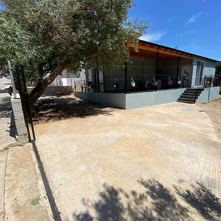 Apartments Tini Ksamil アパート *