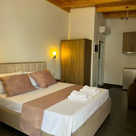 Apartments Tini Ksamil クサミル